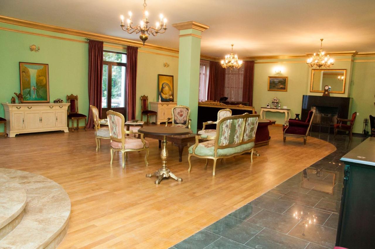 X Hotel Yerevan Luaran gambar