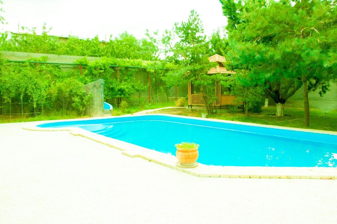 X Hotel Yerevan Luaran gambar