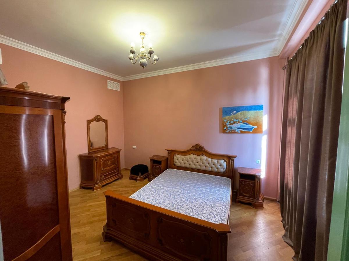 X Hotel Yerevan Luaran gambar