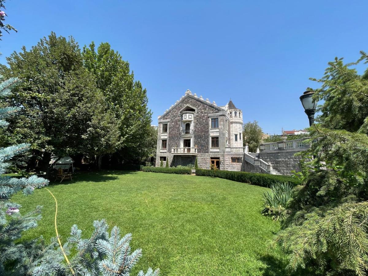 X Hotel Yerevan Luaran gambar
