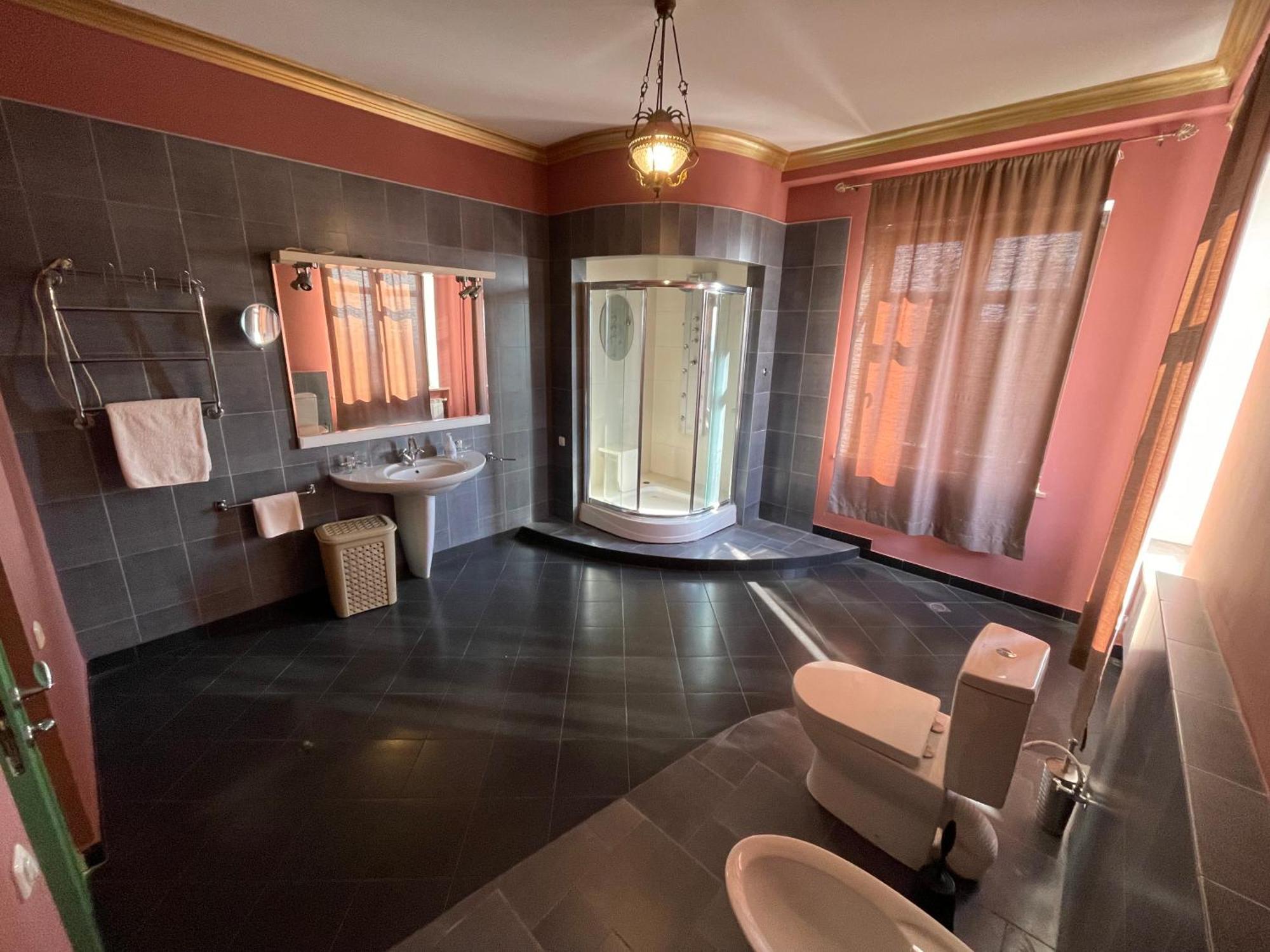 X Hotel Yerevan Bilik gambar